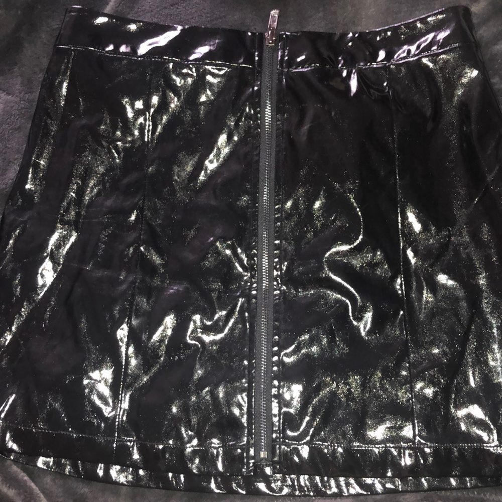 Guess mini black skirt